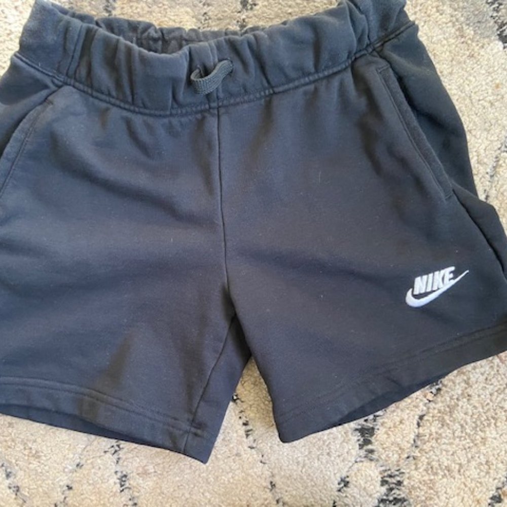 Girls Black Nike Shorts (XL)